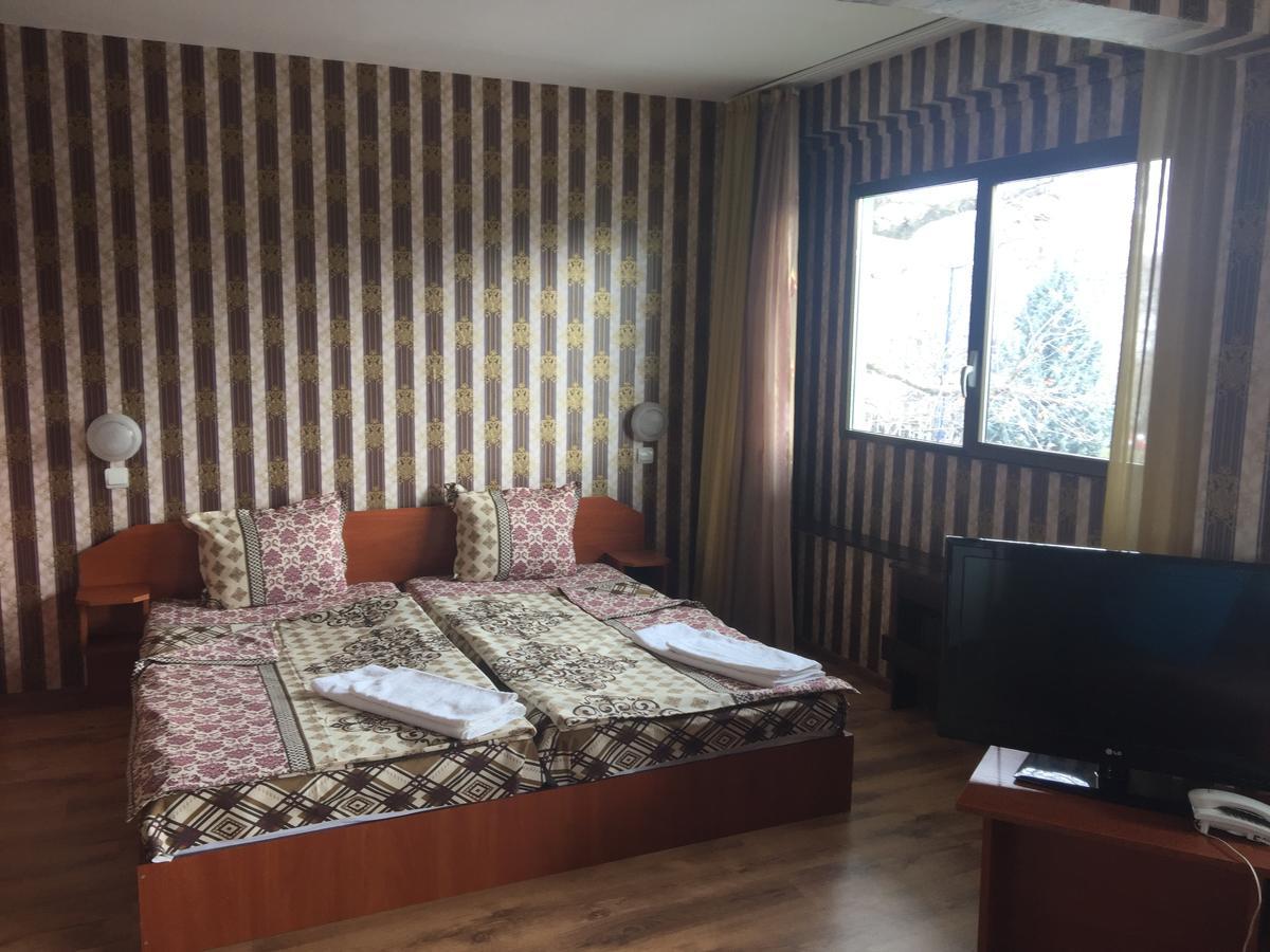 Hotel Trakia Pazardzhik Bagian luar foto